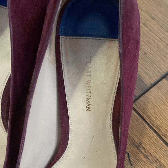 "Step Out in Style: Gorgeous Burgundy Suede Stuart Weitzman Shoes!" - Picture 2 of 5